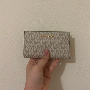 Micheal Kors wallet